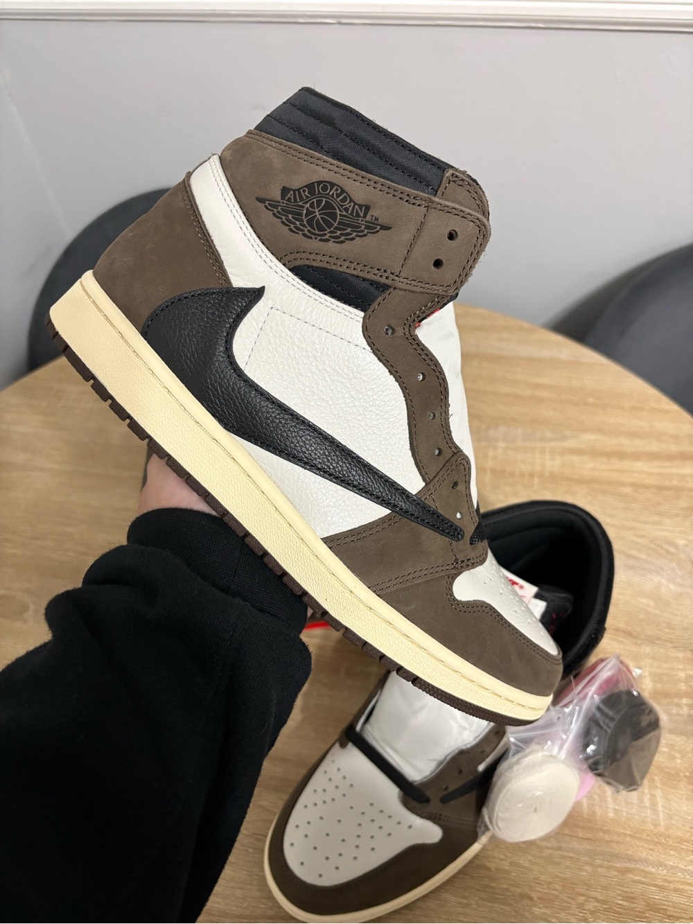 Jordan 1 low × Travis Scott Mocha High